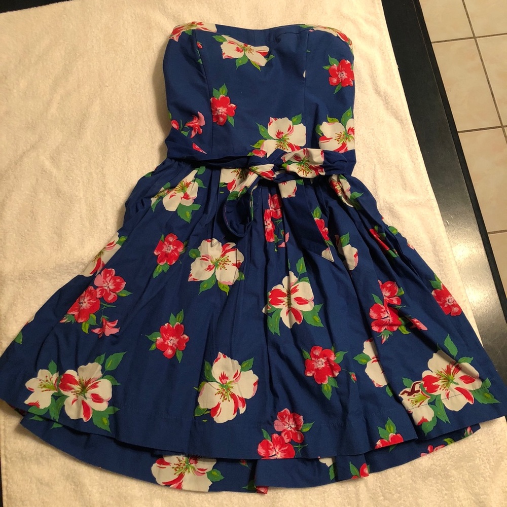 Royal blue strapless holllister flower dress